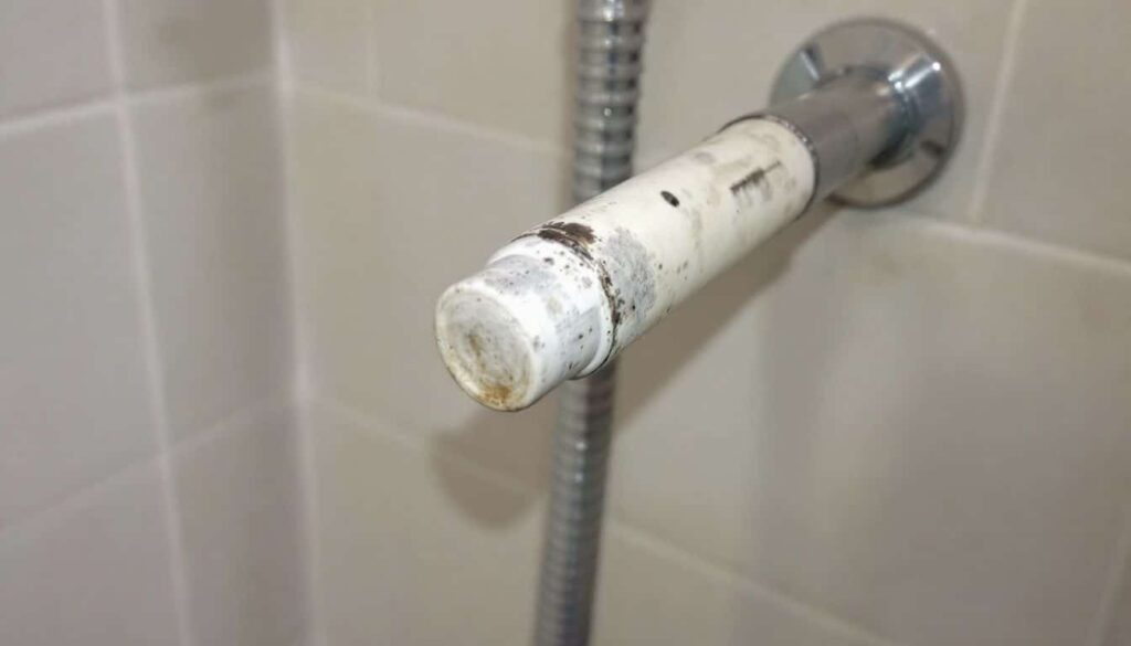 Ontdek hoe je snel en efficiënt een doucheslang schoonmaakt